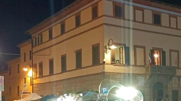 Gli artisti di strada si esibiscono in maniera spettacolare, vengono da tutte le parti d’Italia e rendono magiche le serate. estive Gli artisti di strada si esibiscono in maniera spettacolare, vengono da tutte le parti d’Italia e rendono magiche le serate. estive