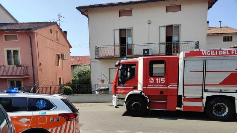 I due intossicati sono stati trasportati al pronto soccorso dell’ospedale San Jacopo di Pistoia. La causa scatenante è stata presumibilmente un quadro elettrico che si trovava in un locale seminterrato della palazzina a Montale I due intossicati sono stati trasportati al pronto soccorso dell’ospedale San Jacopo di Pistoia. La causa scatenante è stata presumibilmente un quadro elettrico che si trovava in un locale seminterrato della palazzina a Montale