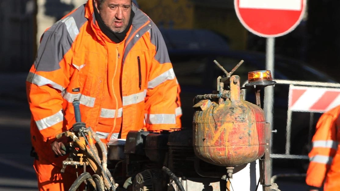 Arriva il via libera al piano definitivo. Da 17 i posti auto saliranno a 43. L’obiettivo è migliorare la viabilità. . Arriva il via libera al piano definitivo. Da 17 i posti auto saliranno a 43. L’obiettivo è migliorare la viabilità. .
