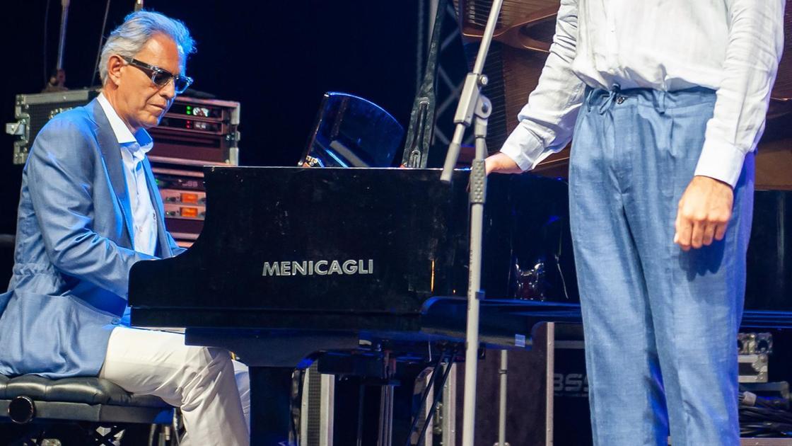 Arpa, note di stelle. Lo Scotto fa il pieno. Bocelli guida la festa tra musica e premi Arpa, note di stelle. Lo Scotto fa il pieno. Bocelli guida la festa tra musica e premi