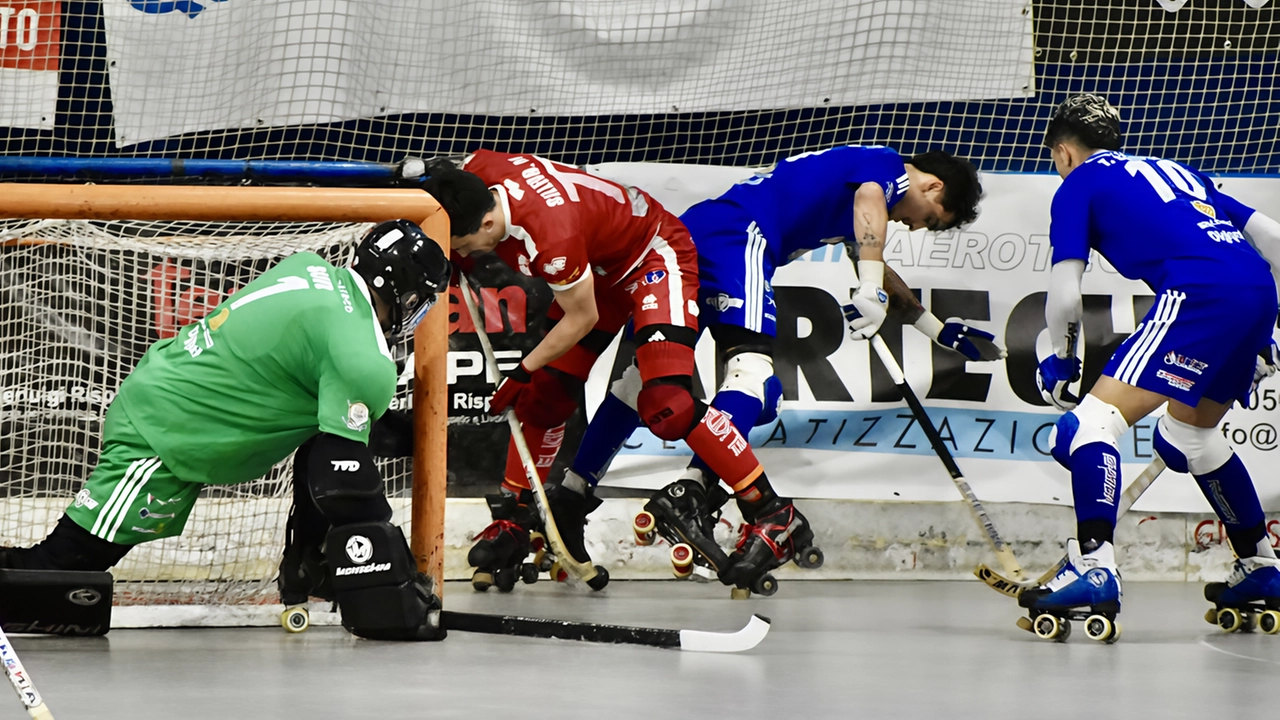 Un momento del match giocato ieri sera tra Circolo Pattinatori e Valdagno, finito in parità (Foto Aprili) Un momento del match giocato ieri sera tra Circolo Pattinatori e Valdagno, finito in parità (Foto Aprili)