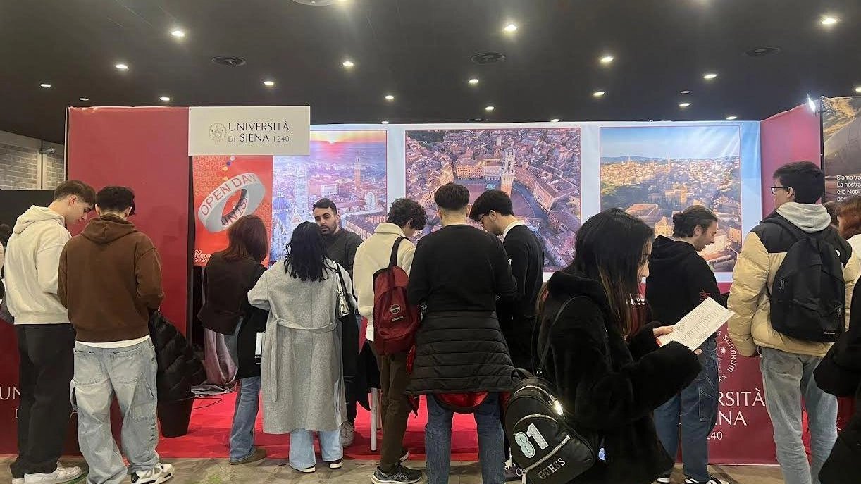 Il 5 e 6 febbraio l’Università di Siena è presente con uno stand al Salone dello Studente di Arezzo presso... Il 5 e 6 febbraio l’Università di Siena è presente con uno stand al Salone dello Studente di Arezzo presso...