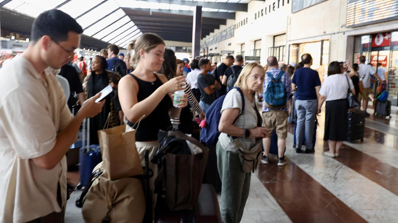 Tutti al mare, tutti in viaggio. Partenze soft dalla stazione. Giornata ’nera’ in autostrada