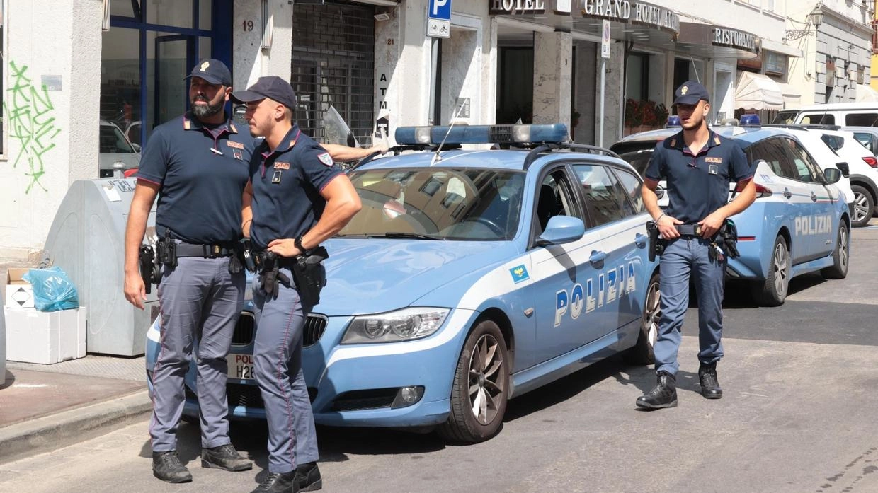 La task force organizzata da prefettura e questura ad Avenza si è allargata a Marina, Fossone e Bonascola La task force organizzata da prefettura e questura ad Avenza si è allargata a Marina, Fossone e Bonascola