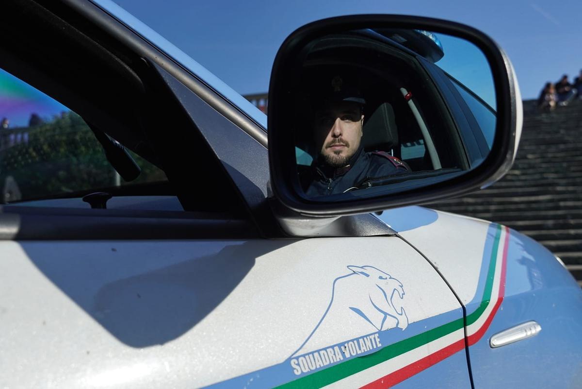 Rapina una donna in piazza Fardella, arrestato 14enne