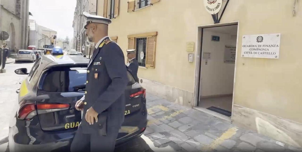 https://www.lanazione.it/image-service/view/acePublic/alias/contentid/ZTg0MDQ2ODYtZWQwOS00/0/professore-e-pusher-docente-di-matematica-patteggia-la-pena.jpeg