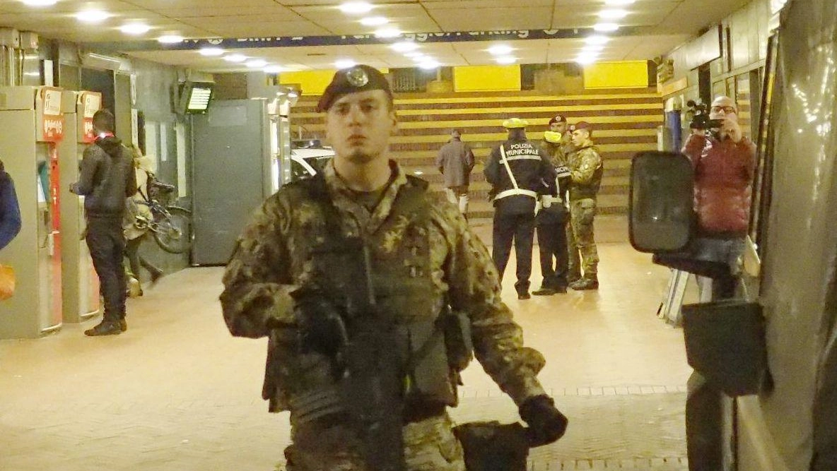 L’esercito in pattuglia nella zona del Serraglio una delle più critiche del centro storico L’esercito in pattuglia nella zona del Serraglio una delle più critiche del centro storico