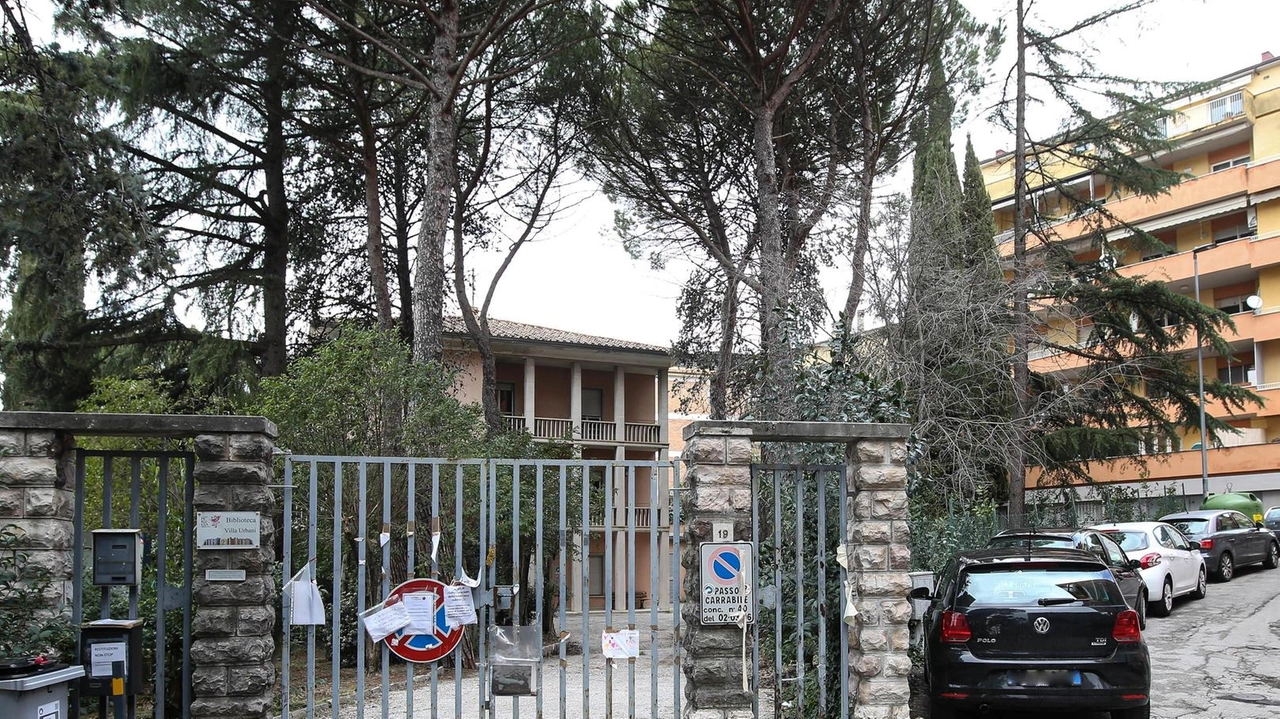 Interventi di restauro e consolidamento per Villa Urbani a Perugia, sede della biblioteca comunale chiusa dal 2023. Investimento di 900mila euro per riqualificare la struttura e cercare finanziamenti per ulteriori lavori. Interventi di restauro e consolidamento per Villa Urbani a Perugia, sede della biblioteca comunale chiusa dal 2023. Investimento di 900mila euro per riqualificare la struttura e cercare finanziamenti per ulteriori lavori.