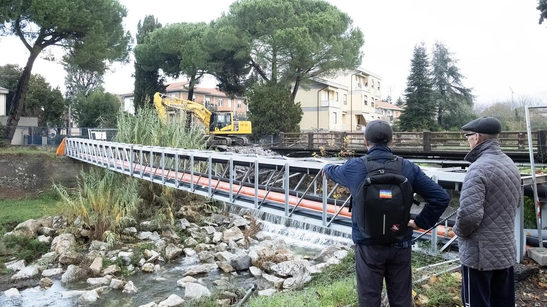 I lavori sul ponte di via Falcinello che per mesi è stato al centro delle proteste dei residenti della zona intorno allo stadio comunale I lavori sul ponte di via Falcinello che per mesi è stato al centro delle proteste dei residenti della zona intorno allo stadio comunale