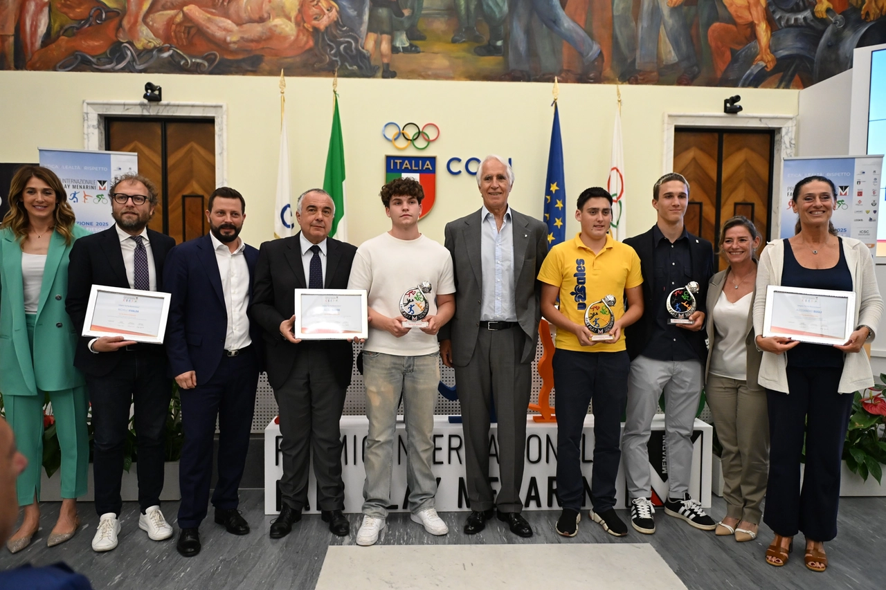 Conferenza stampa di presentazione del 29° Premio Internazionale Fair Play Menarini, da sinistra verso destra: Rachele Sangiuliano (presentatrice della cerimonia di premiazione); Luca Lotti (advisor della Fondazione Fair Play Menarini); Filippo Paganelli (membro del Board della Fondazione Fair Play Menarini); Vincenzo Parrinello (Presidente della Giuria del Premio Internazionale Fair Play Menarini); Nicola Nardo (vincitore del Premio Fair Play Menarini "Giovani"); Giovanni Malagò (Presidente del CONI); Alessandro Bugli (vincitore del Premio Fair Play Menarini "Giovani"); Michele Vivalda (vincitore del Premio Fair Play Menarini "Giovani"); Valeria Speroni Cardi (membro del Board della Fondazione Fair Play Menarini); Cristina Scaletti (sindaco di Fiesole)