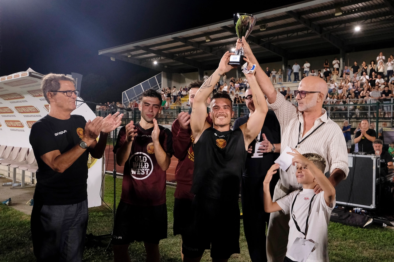 Applausi per la Lunisiana Soul guidata da Capello che ha vinto la 'Partita del cuore' (Foto Massimo Pasquali)