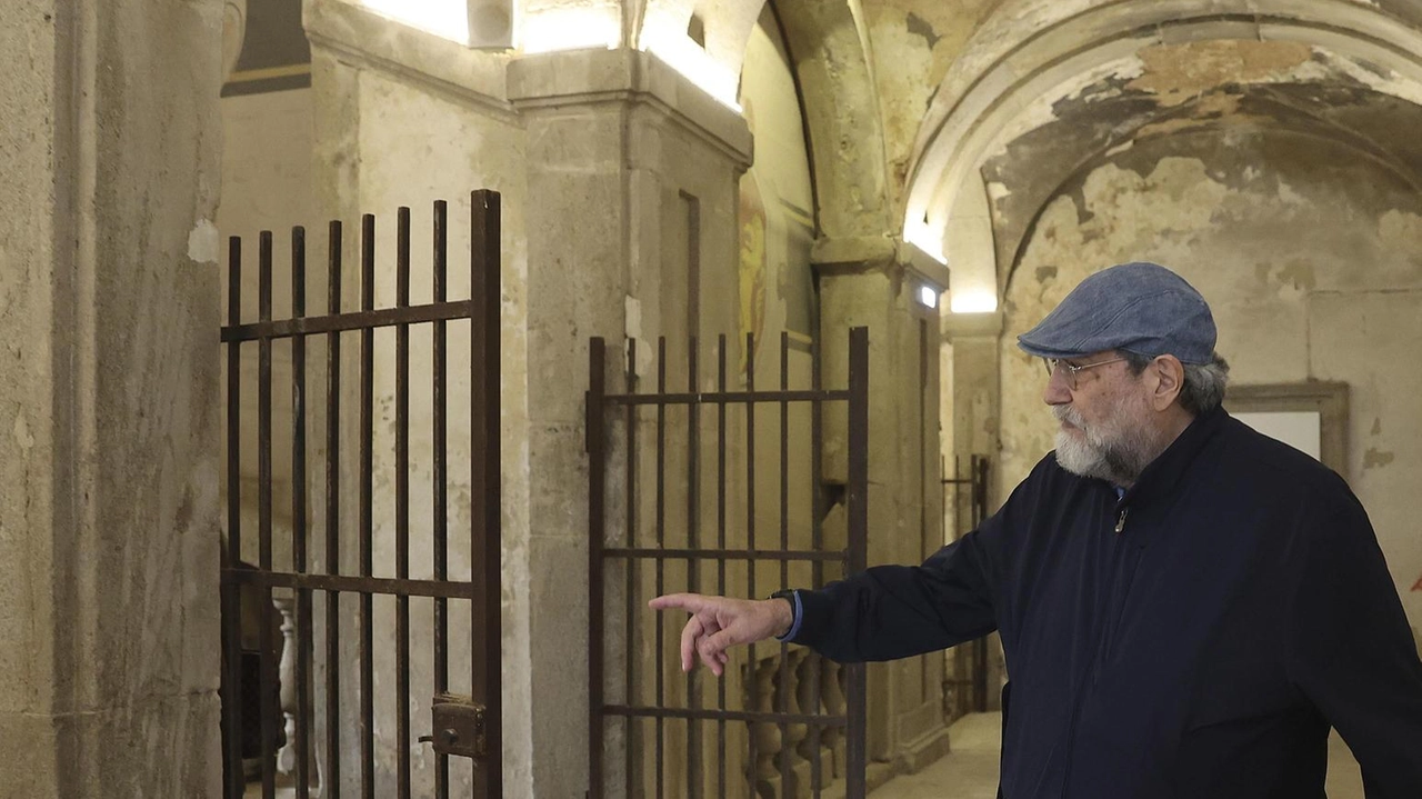 L’assessore Pierluigi Piccini mostra il cuore del palazzo L’assessore Pierluigi Piccini mostra il cuore del palazzo