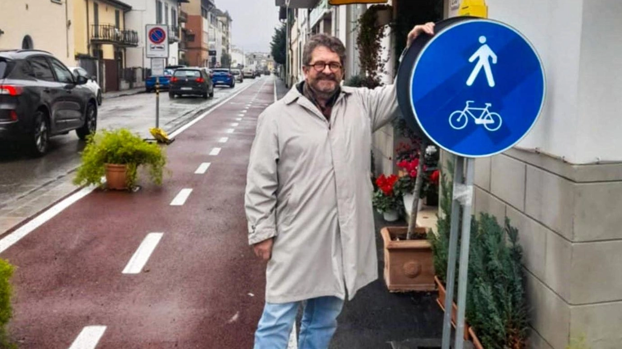 Dopo mesi di ritardi e polemiche la pista ciclabile di via Roma, a Signa, è aperta e percorribile. Ieri... Dopo mesi di ritardi e polemiche la pista ciclabile di via Roma, a Signa, è aperta e percorribile. Ieri...