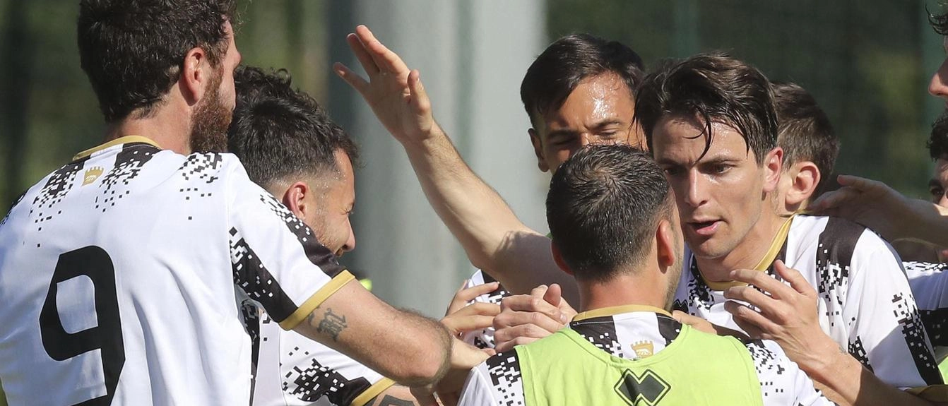 La Robur Siena festeggia il ritorno al Franchi con la partita contro il Mazzola, un momento atteso dai tifosi per celebrare la promozione in Serie D. La giornata si preannuncia emozionante e festosa.