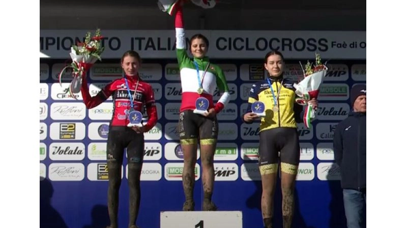 Elisa Ferri sul podio tricolore Elisa Ferri sul podio tricolore