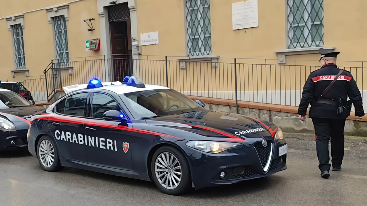 Sono stati i carabinieri di Marsciano a intercettare l’auto sospetta e ad arrestare il terzetto a bordo. Trovati anche coltelli, cartucce e cocaina