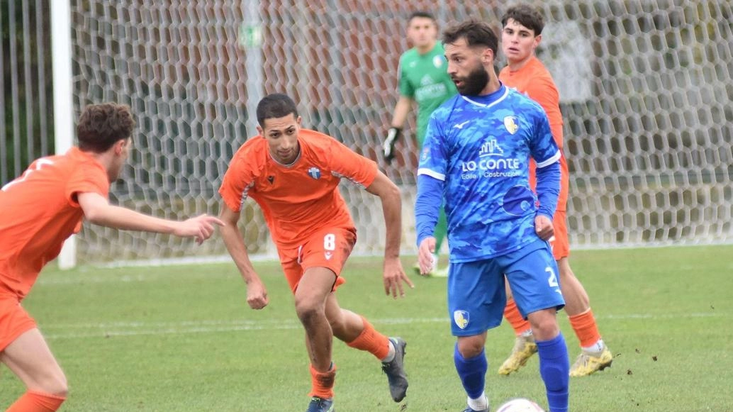 Pizzutelli in azione contro il Corticella Pizzutelli in azione contro il Corticella