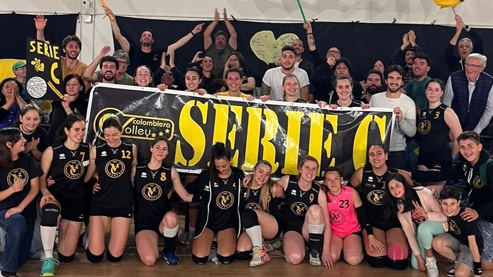 Entusiasmo alle stelle e grande orgoglio fanno da cornice all’impresa compiuta dal Volley Colombiera che in due anni ha conquistato... Entusiasmo alle stelle e grande orgoglio fanno da cornice all’impresa compiuta dal Volley Colombiera che in due anni ha conquistato...