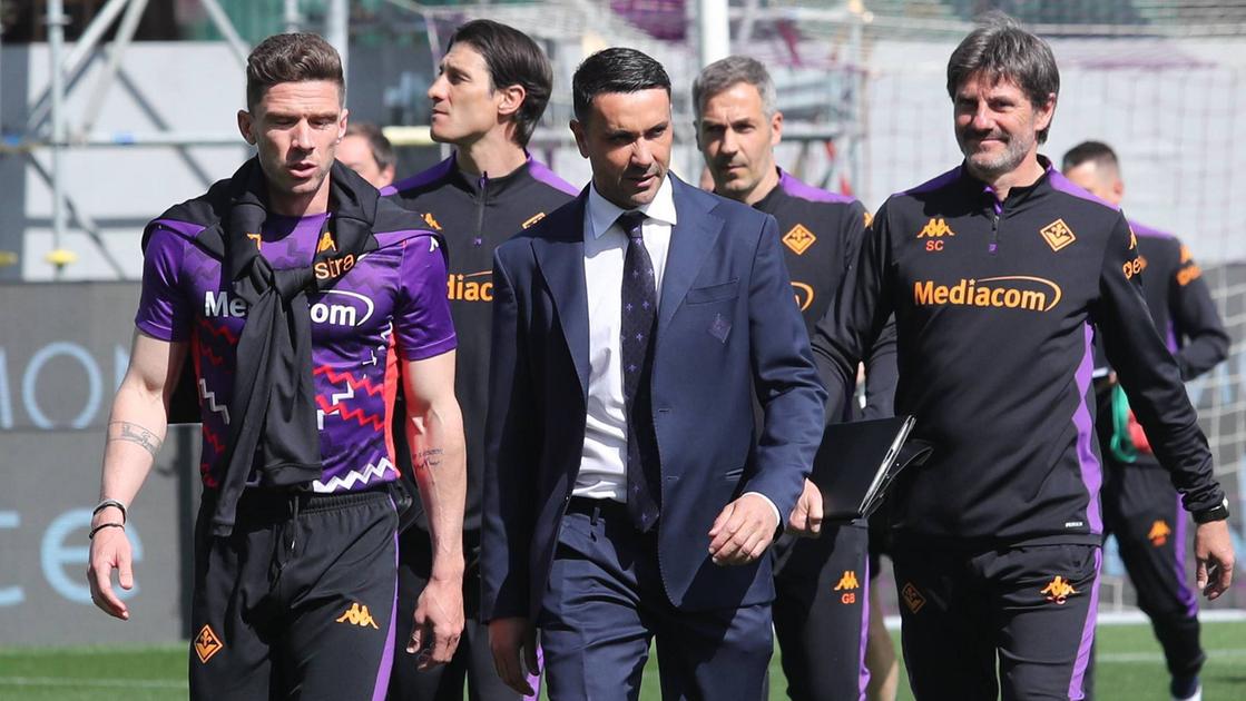la fiorentina resta a cagliari e il campo per la rifinitura lo 8216prestano8217 i sardi