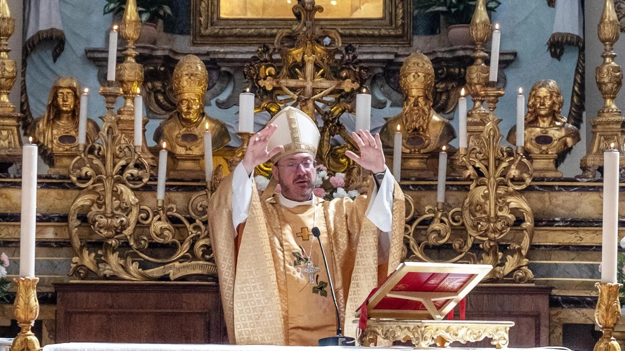 La città si è stretta ancora una volta attorno alla sua Patrona insieme al vescovo e ai suoi presbiteri.... La città si è stretta ancora una volta attorno alla sua Patrona insieme al vescovo e ai suoi presbiteri....