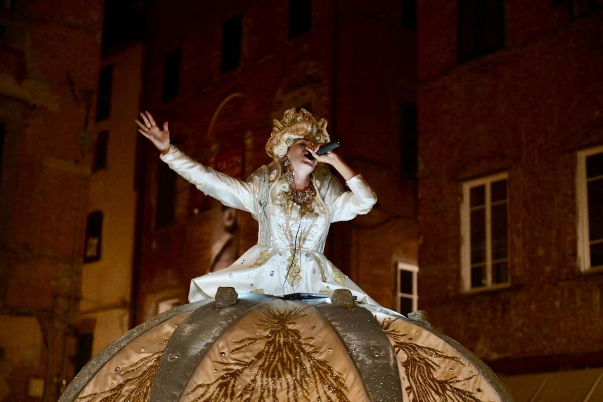 Notte Bianca, che show. La paura della pioggia non frena la festa per oltre sessantamila Notte Bianca, che show. La paura della pioggia non frena la festa per oltre sessantamila