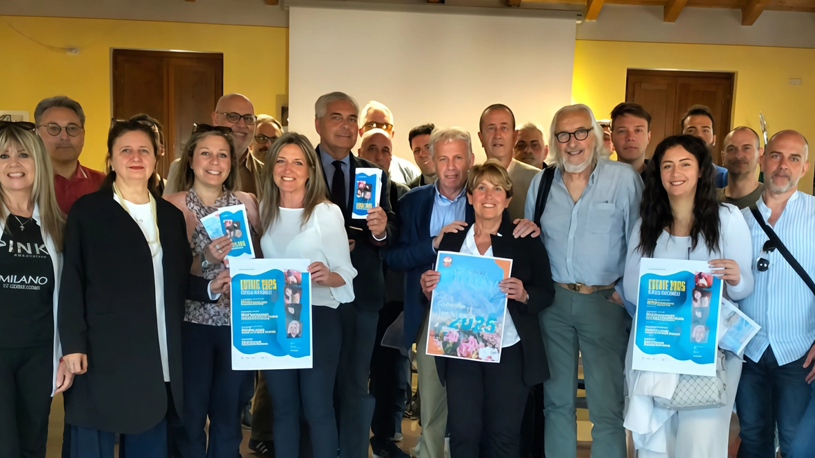 Tante anche le iniziative del mese in corso, prima fra tutte quella di oggi con la festa del neccio Tante anche le iniziative del mese in corso, prima fra tutte quella di oggi con la festa del neccio