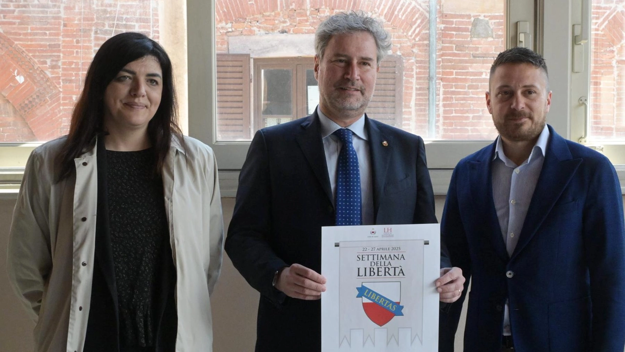 L’assessore Mia Pisano, il sindaco Mario Pardini e il consigliere delegato Lorenzo Del Barga ieri durante la presentazione della Settimana della Liberta (foto Alcide)
