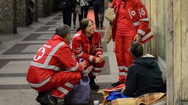 I sopralluoghi della polizia municipale ricostruiscono i movimenti. Sono una trentina i clochard che scelgono la vita di strada. Soste temporanee in un continuo migrare, dalla periferia al centro .