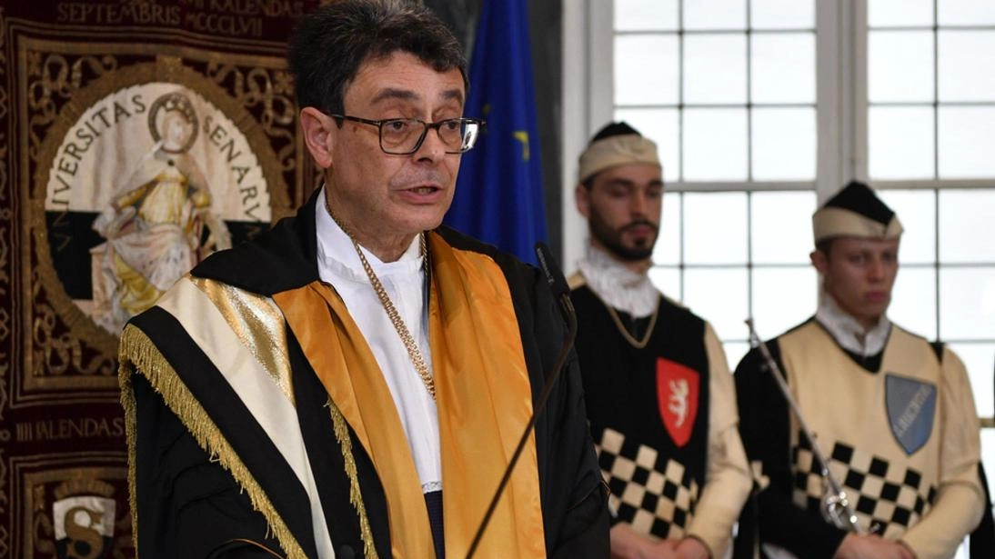 Il rettore Roberto Di Pietra al centro delle critiche di Cravos Il rettore Roberto Di Pietra al centro delle critiche di Cravos