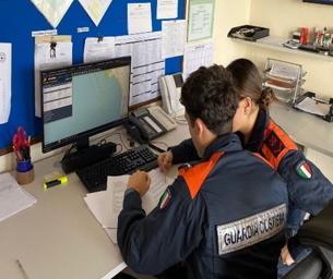 https://www.lanazione.it/image-service/view/acePublic/alias/contentid/ZThjYzIzOWMtZmFlZS00/0/controlli-sui-pescherecci-soldi-per-il-fermo-falso-scattano-due-denunce.jpeg