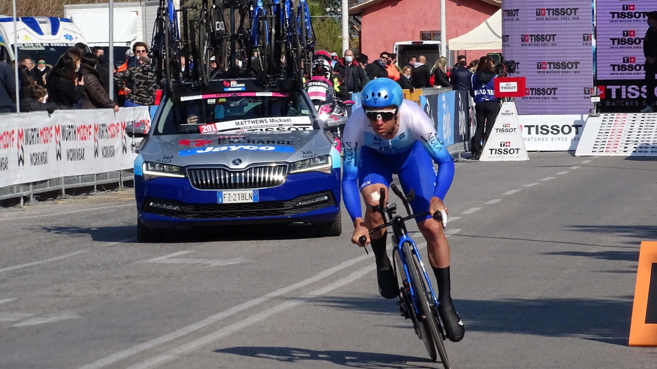 Un atleta impegnato lunedì alla “Tirreno-Adriatico”, gara che ha interessato i viali a mare di Lido di Camaiore e solo all’ultimo Marina di Pietrasanta (foto Umicini) Un atleta impegnato lunedì alla “Tirreno-Adriatico”, gara che ha interessato i viali a mare di Lido di Camaiore e solo all’ultimo Marina di Pietrasanta (foto Umicini)