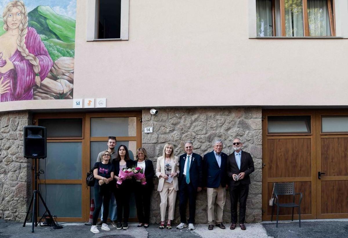 https://www.lanazione.it/image-service/view/acePublic/alias/contentid/ZThkYmQ2MDgtNDViOS00/0/tumore-al-seno-la-prevenzione-un-murale-per-ricordarlo.jpeg?f=1.90:1&w=1200