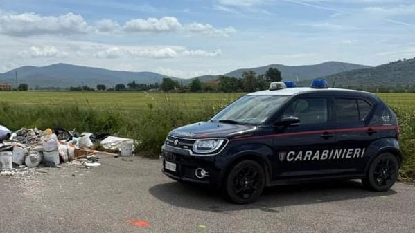 Una discarica abusiva in una foto di repertorio Una discarica abusiva in una foto di repertorio