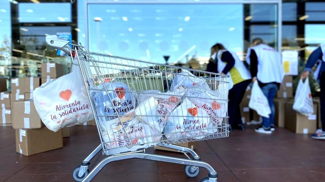 Domani l’iniziativa in 125 punti vendita per donare generi di prima necessità Domani l’iniziativa in 125 punti vendita per donare generi di prima necessità