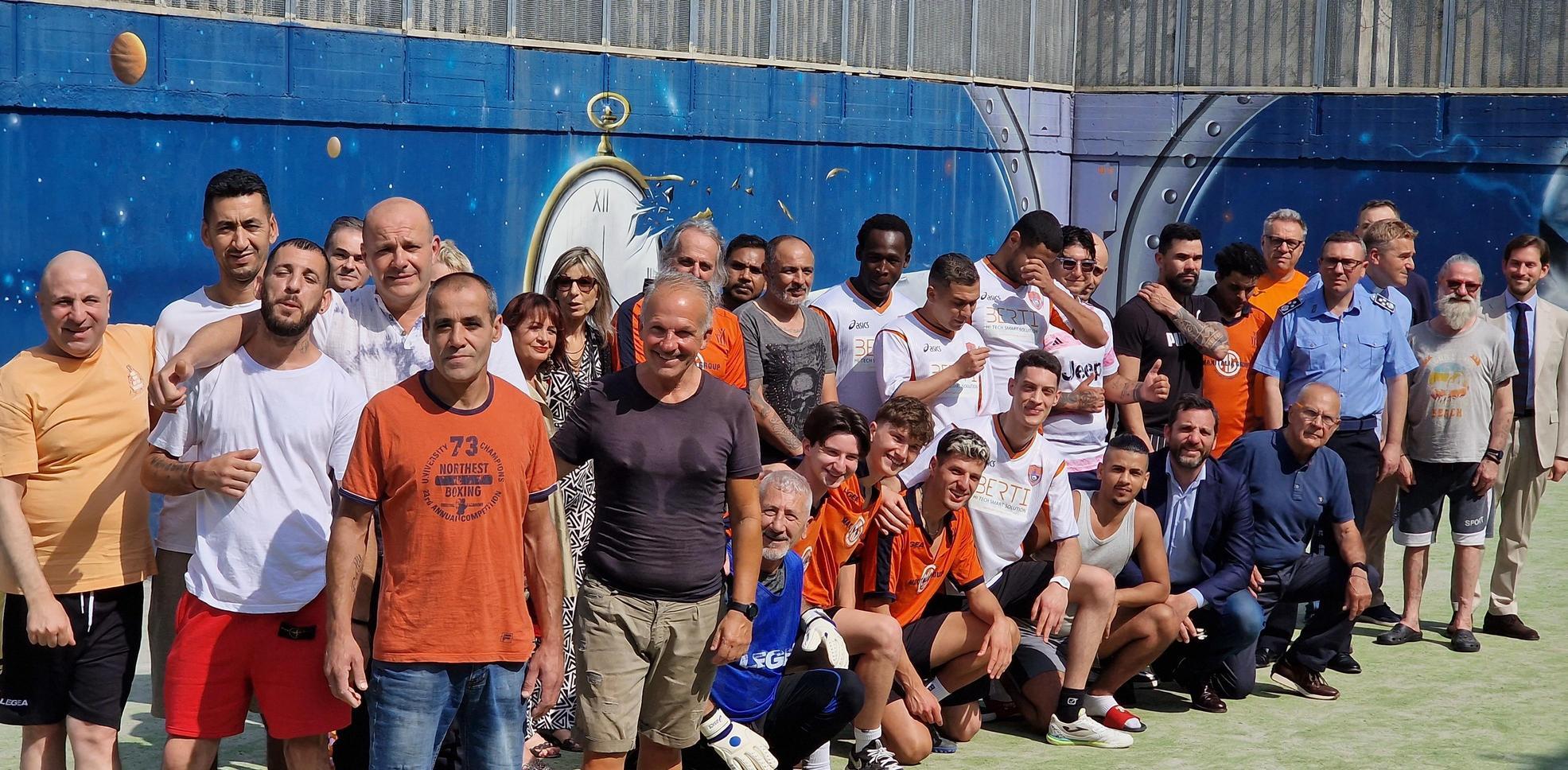Non solo piedi buoni. Il calcio simbolo di libertà. Prima incontri e riflessioni. Poi la sfida di pallone