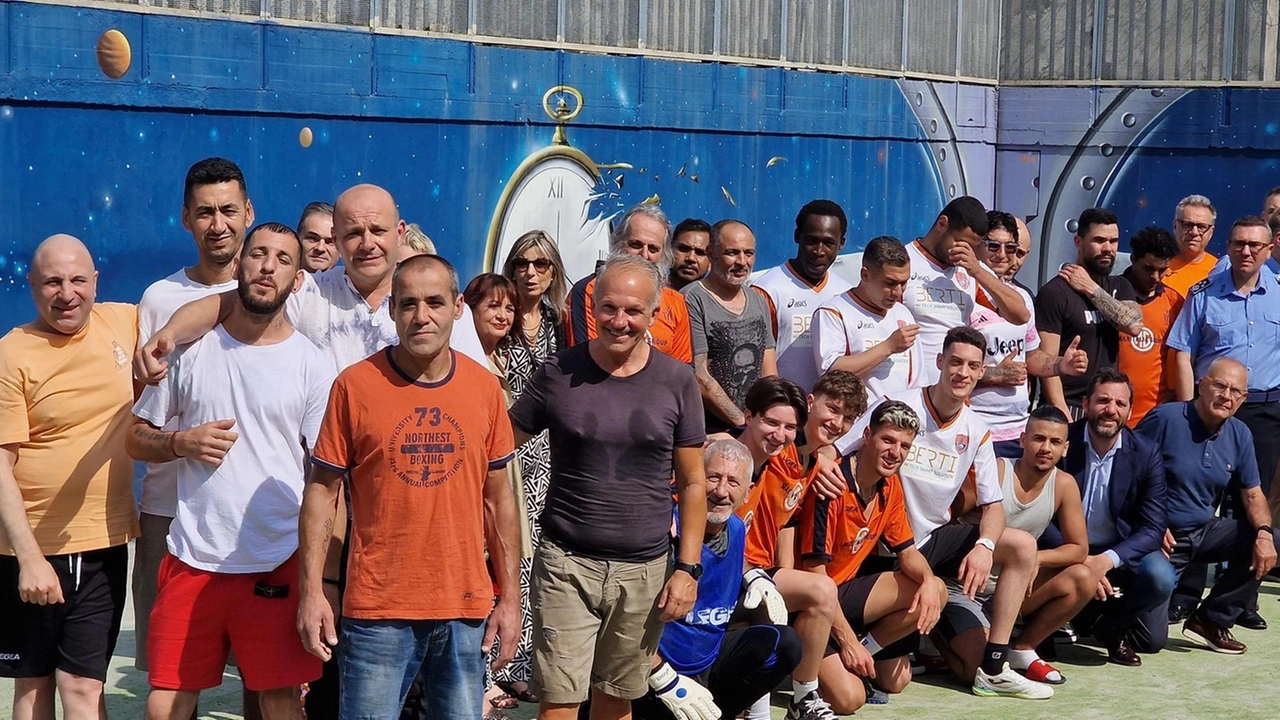In campo, i detenuti del carcere di Pistoia e alcuni giocatori del Capostrada Belvedere. Si è concluso il progetto che ha visto partitelle e momenti di approfondimento.