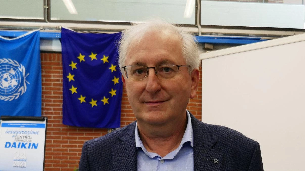 "Il guasto recentemente rilevato è stato prontamente riparato". La Provincia interviene in seguito alla segnalazione di alcuni studenti e genitori... "Il guasto recentemente rilevato è stato prontamente riparato". La Provincia interviene in seguito alla segnalazione di alcuni studenti e genitori...