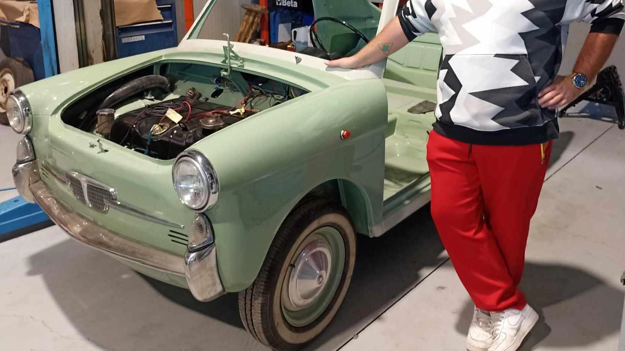 Marco Genovesi nella sua carrozzeria di Battilana Marco Genovesi nella sua carrozzeria di Battilana