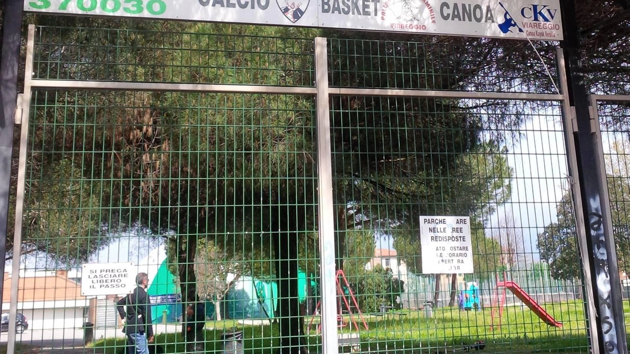 Aperto un concorso di progettazione per il recupero e la gestione del centro. Uno spazio sportivo da 30mila metri quadrati che da anni il quartiere sogna di vivere. . Aperto un concorso di progettazione per il recupero e la gestione del centro. Uno spazio sportivo da 30mila metri quadrati che da anni il quartiere sogna di vivere. .