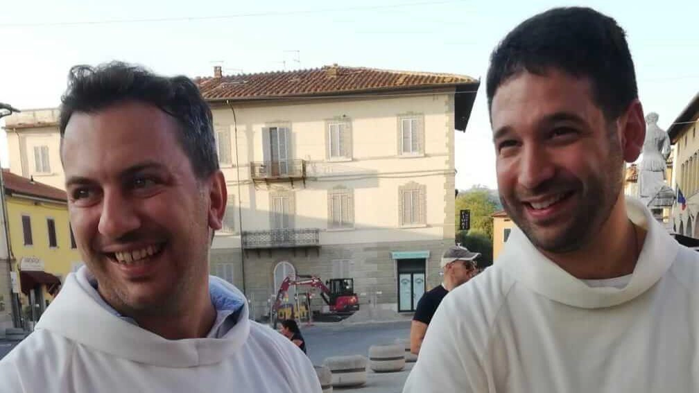 Da sinistra Francesco Matteoni e Matteo Nincheri che ieri hanno ricevuto dal vescovo l’ordinazione presbiterale e diaconale Da sinistra Francesco Matteoni e Matteo Nincheri che ieri hanno ricevuto dal vescovo l’ordinazione presbiterale e diaconale