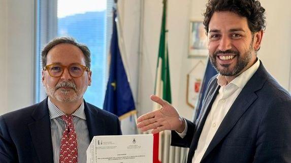https://www.lanazione.it/image-service/view/acePublic/alias/contentid/ZTk2MmI1ZWMtNzcxOC00/0/nuova-questura-al-via-firmata-la-convenzione-unopera-strategica-di-enorme-importanza.jpeg?f=16:9&w=1200&h=630