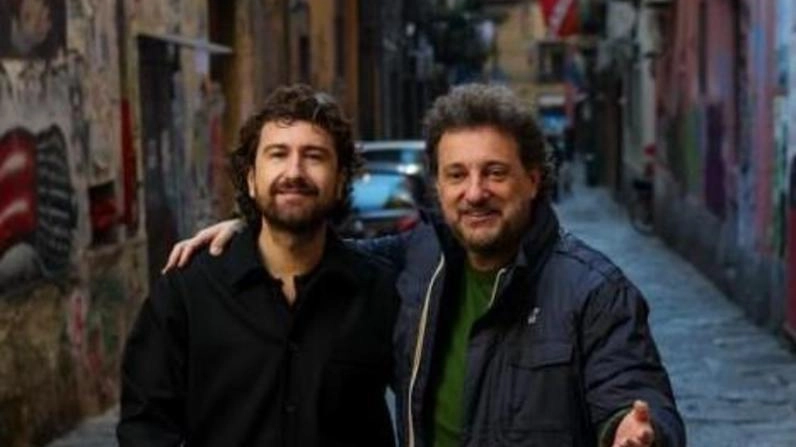 Leonardo Pieraccioni. e Alessandro Siani in. «Io e te dobbiamo parlare», la storia di due poliziotti molto particolari Leonardo Pieraccioni. e Alessandro Siani in. «Io e te dobbiamo parlare», la storia di due poliziotti molto particolari