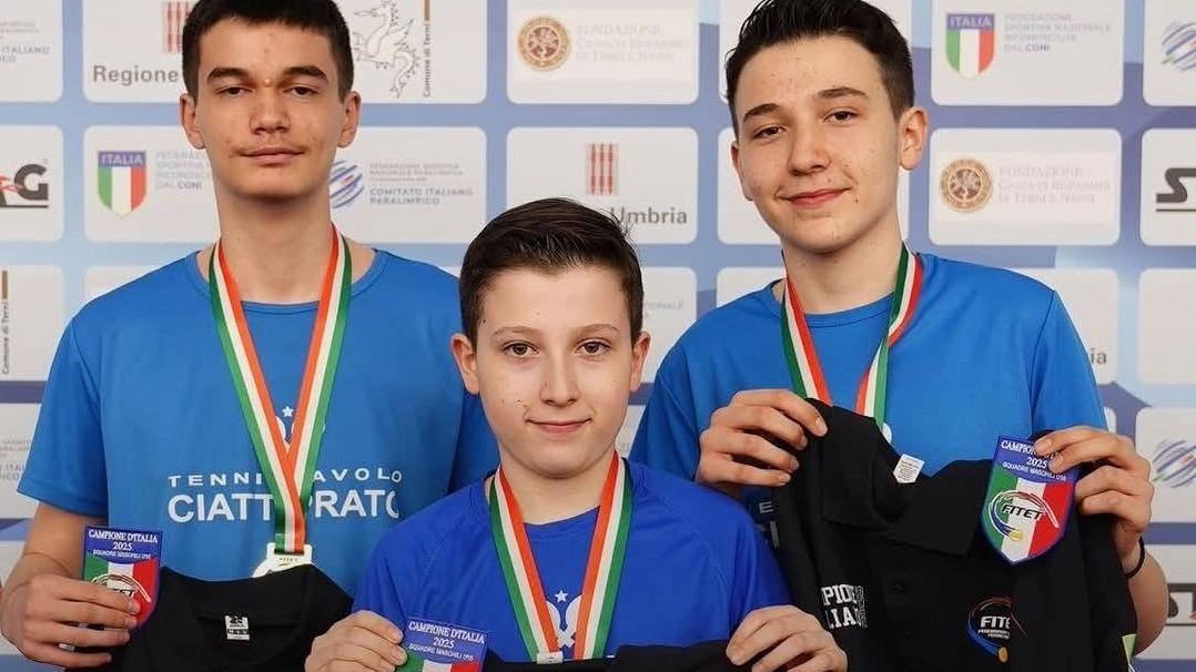 Lorenzo Pasquetti con i fratelli Campagna: un trio fantastico che ha vinto nella competizione a squadre under 15 Lorenzo Pasquetti con i fratelli Campagna: un trio fantastico che ha vinto nella competizione a squadre under 15