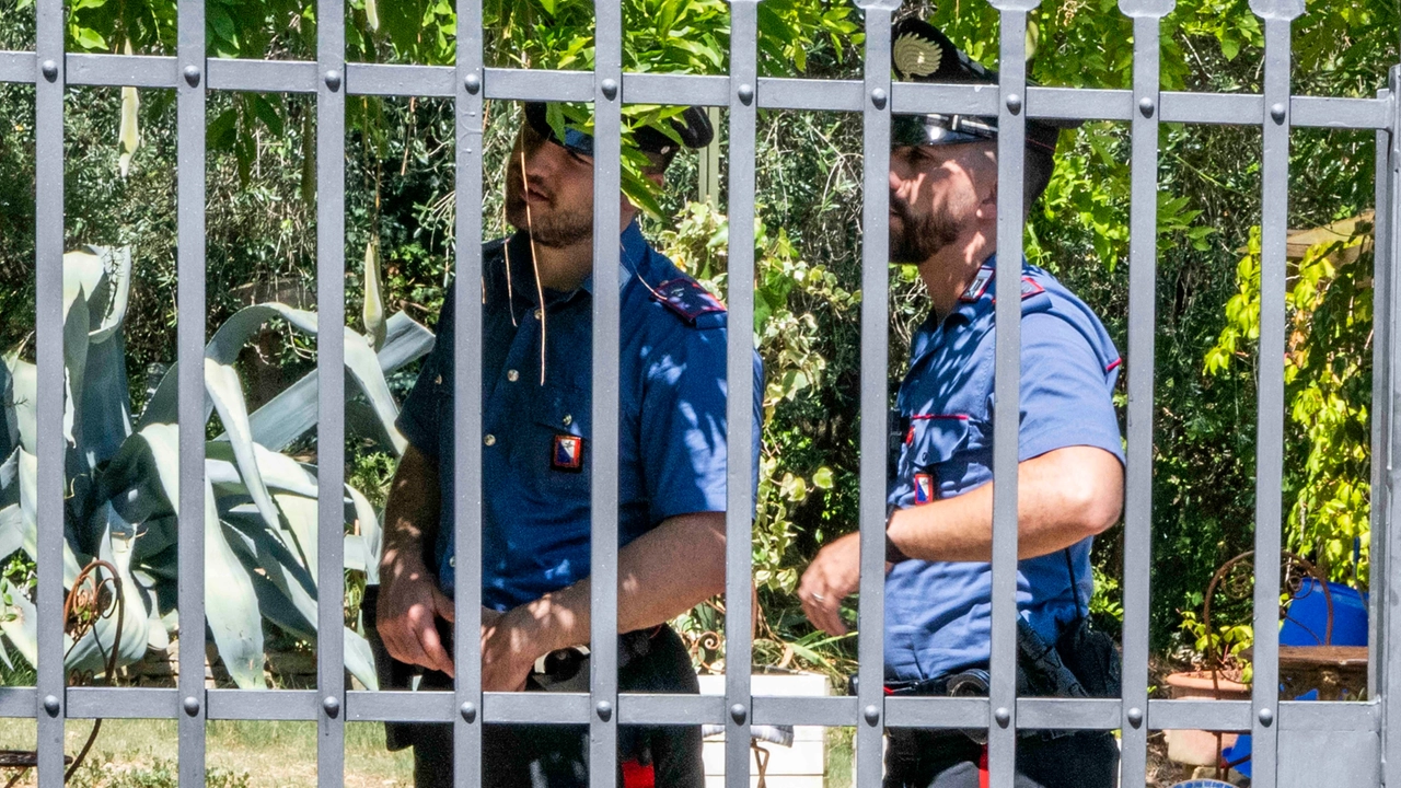I carabinieri di Fiesole sono arrivati sul luogo e hanno arrestato il 45enne