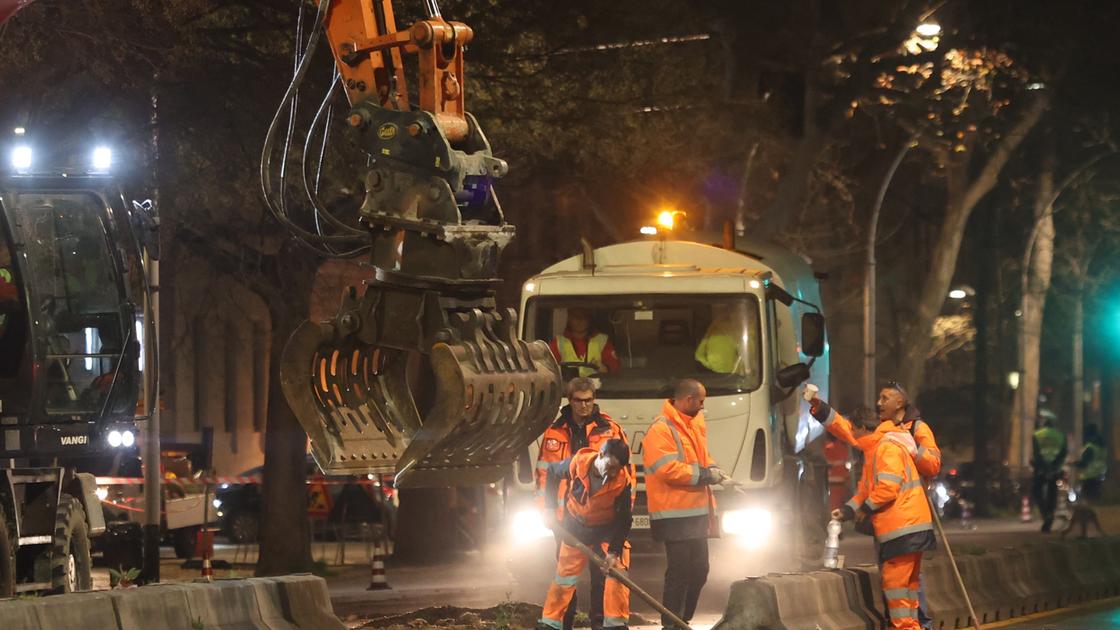 tramvia firenze in viale matteotti il ribaltamento del cantiere lato centro