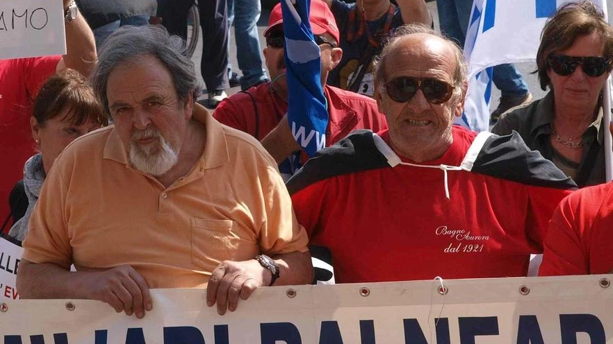 Una delle tante proteste dei balnari contro la direttiva Bolkestein (. Foto Umicini Una delle tante proteste dei balnari contro la direttiva Bolkestein (. Foto Umicini