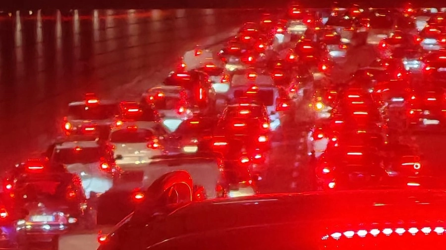 Auto congestionate nel sottopasso della Fortezza (Foto dal gruppo Facebook Traffico Firenze) Auto congestionate nel sottopasso della Fortezza (Foto dal gruppo Facebook Traffico Firenze)