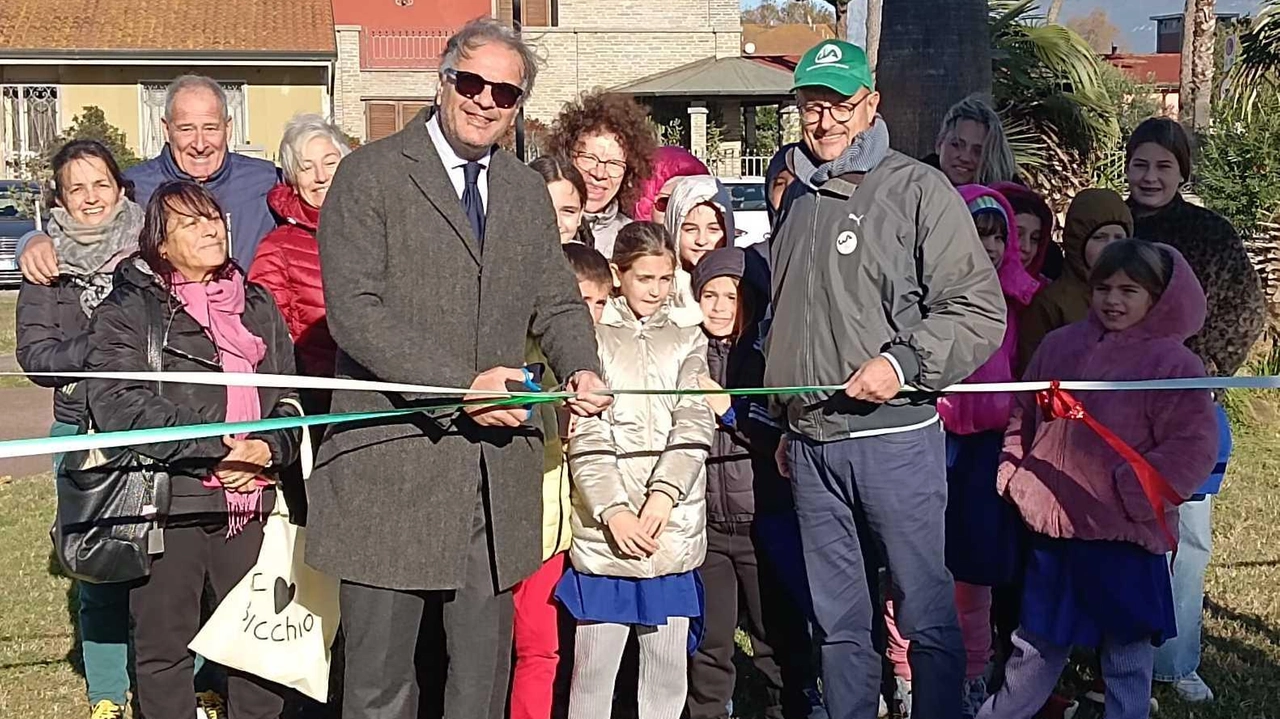Tanti i residenti del quartiere che sono potuti tornare a fare la spesa sotto casa Tanti i residenti del quartiere che sono potuti tornare a fare la spesa sotto casa