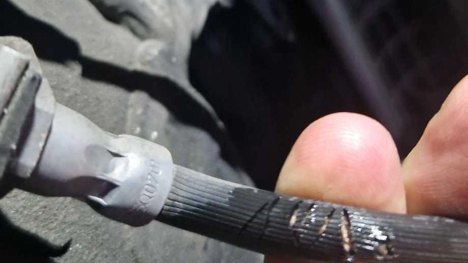 Ecco una foto del tubo dei freni che ha inviato a La Nazione Giovanni Gravili Ecco una foto del tubo dei freni che ha inviato a La Nazione Giovanni Gravili