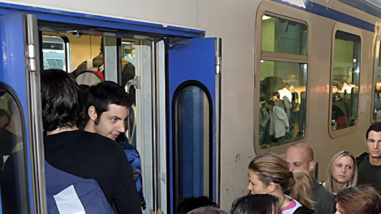 Pendolari, il timore per il futuro e per i continui ridardi dei convogli Pendolari, il timore per il futuro e per i continui ridardi dei convogli